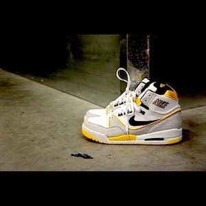 Nike Air Assault size 11